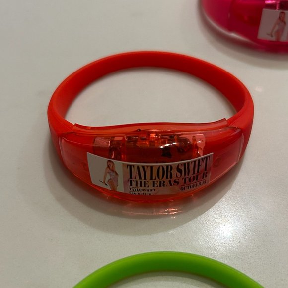 FOUR (4) - Taylor Swift Concert Film Light Up Wrist Band - Buy for your MOVIE - Picture 10 of 13